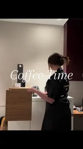 Juste un café, un peignoir de chez @Amme 🤍 et un week-end spa 💕 @Nespresso au cas où vous voulez m’envoyer des cadeaux 👀 #weekendtrip #eindhoven #trip #produitoffert #oceaneweek