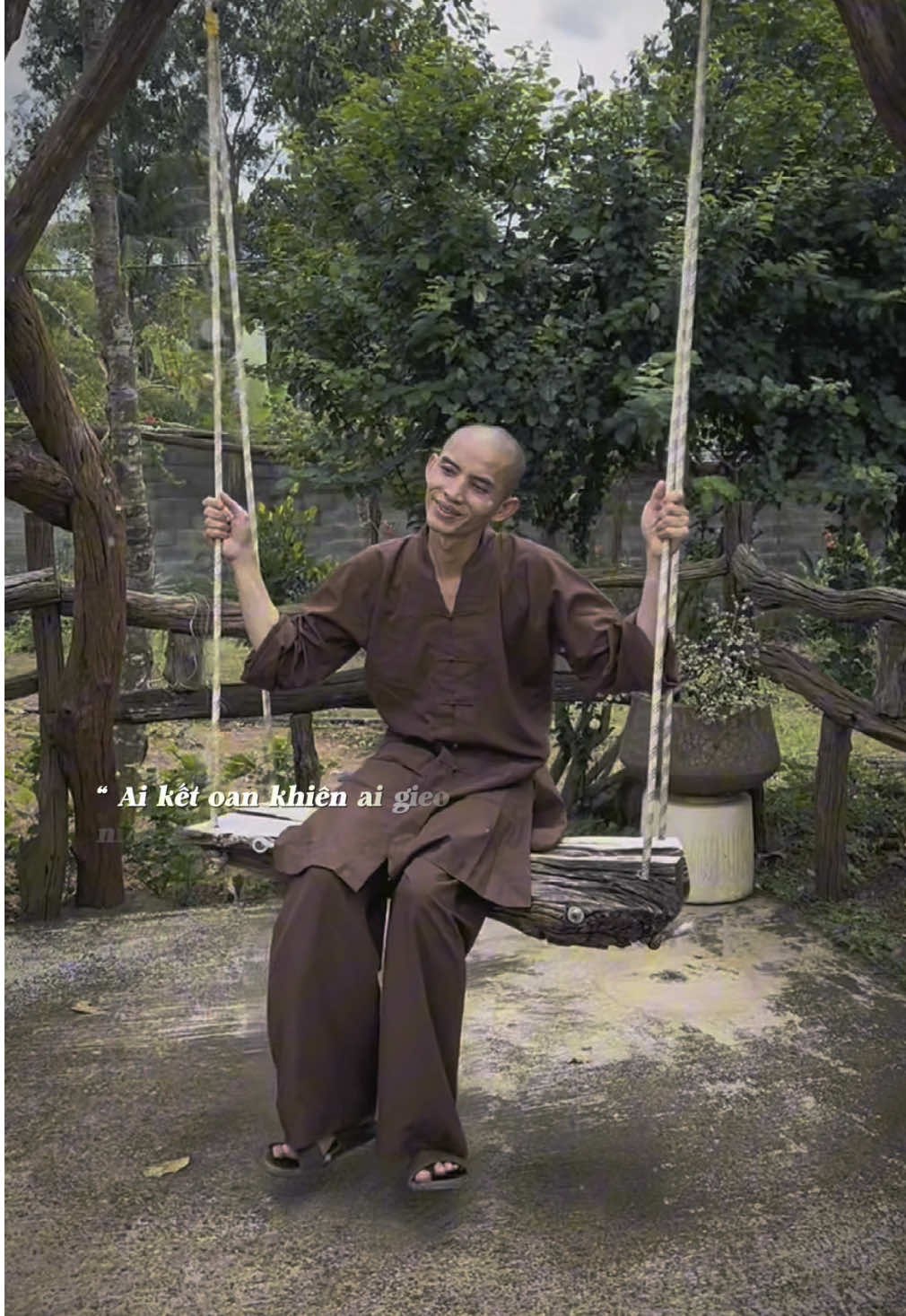 #CapCut Tu ko phải dễ... lúc đầu đi tu phải xác định như đi tù cách ly 3 năm... thiếu thốn các cái, cấm đoán các thứ....được xuất gia rồi thì những suy tính vọng tưởng phải buộc lại sau 3 năm hãy tính. lúc đó Thầy Tổ giao việc thì tuỳ duyên mà hành pháp... vậy mới giữ được tâm Đạo kiên cố. #thichtamhoan 