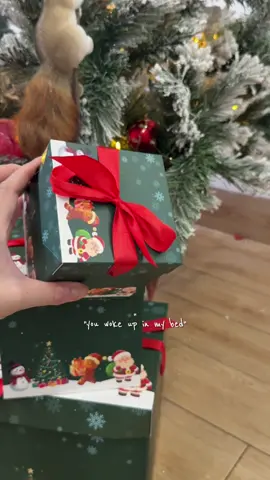 Noel là mùa của những điều bất ngờ nhỏ xinh… Và chiếc hộp đựng quà này chính là “người vận chuyển hạnh phúc” 🎁💓✨ #hopqua 