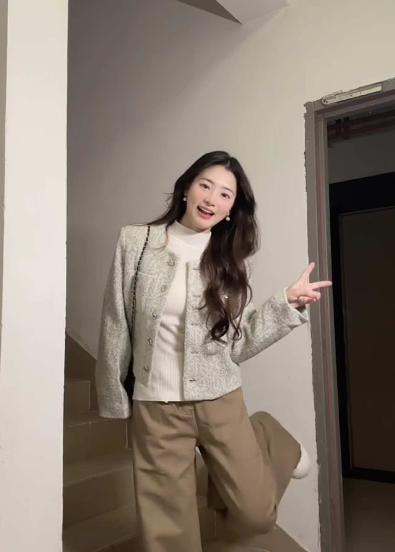 Thêm một chiếc item khiến mình yêu đơn hơn#aokhoac #odaycoaoxinh #xh #aokhoac #outfits 