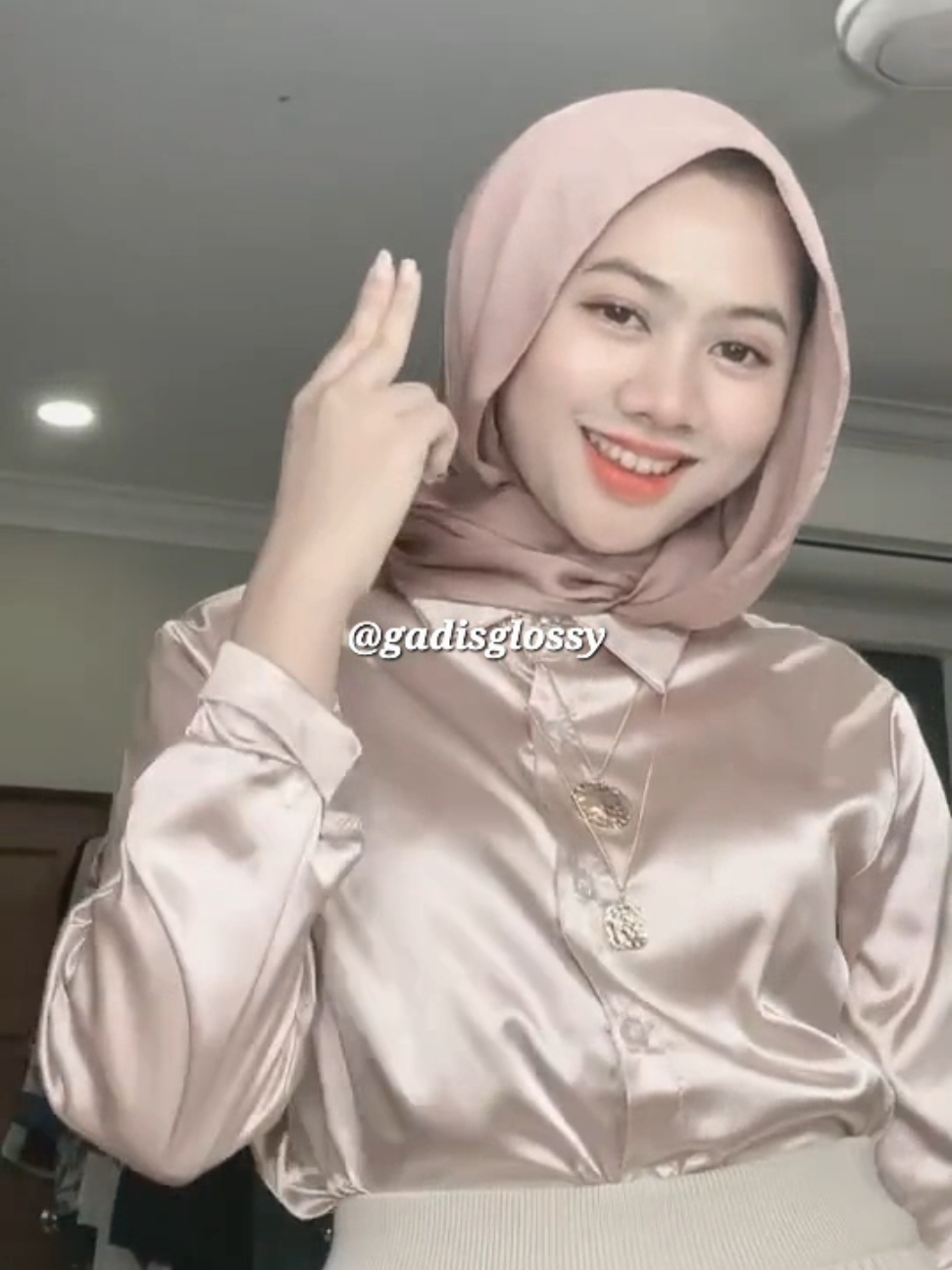 Kemeja Satin | Blouse Satin #gadisglossy #satin #kemejasatin #blousesatin #fyp 