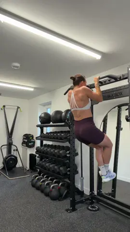 We’ve still got it somehow 😂😂  ps an EXTRA 25% off on top of the sale till 9am tomorrow the my code ZOERAE10 @Gymshark ad #fyp #gym #pullup #outfit #challenge 