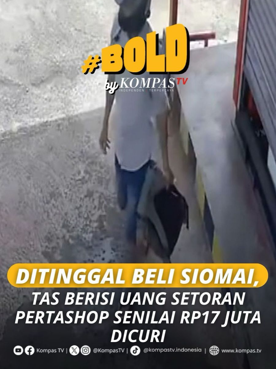 Seorang pria tak dikenal melakukan aksi pencurian tas berisi uang setoran Pertashop senilai Rp17 juta milik BUMDes Cepogo di salah satu Pertashop di Boyolali, Jawa Tengah. Gerak-gerik pelaku saat melancarkan aksinya terekam CCTV. Hanya dalam waktu singkat, pelaku berhasil menggasak tas tersebut lalu dibawa kabur. Ditemui Selasa (25/11) siang, korban yang juga karyawan Perthasop BUMDes Cepogo mengaku meninggalkan Pertashop untuk membeli siomai yang lokasinya tidak jauh. Namun saat meninggalkan Pertashop, tas berisi uang setoran penjualan BBM tidak ia bawa. Ia baru sadar tas tersebut hilang setelah melayani tiga pembeli dan akan memasukkan uang hasil penjualan. Hingga berita ini ditulis, polisi masih melakukan penyelidikan mendalam untuk mengungkap kasus tersebut. Bagaimana pendapatmu? Simak video selengkapnya dan dapatkan berita terkini lainnya di www.kompas.tv serta youtube.com/kompastv #BOLDKompasTV