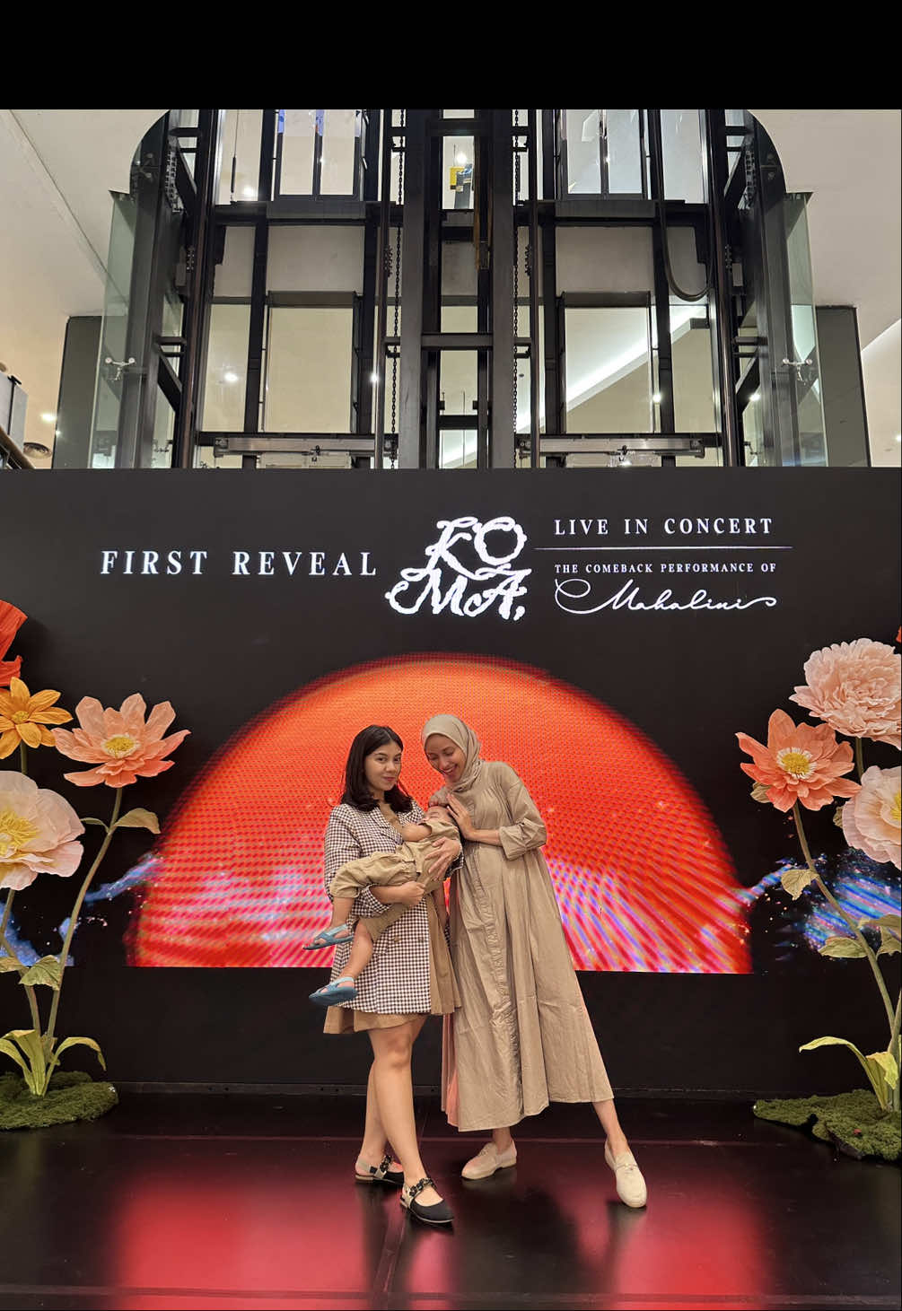 Moment Mahalini bawain Untuk Yang Bersama Nya di First Reveal Koma Live in Concert ❤️ Proud bgt sama Ibu CEO Antara Suara ini, walopun busy bgt dr pagi tapi tetep nyari bayiku.. All the best for #komaliveinconcert #mahaliniraharja #mylinz #untukyangbersamanya #antarasuara 