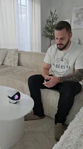 Anzeige - @Enabot #enabot  Wir haben jetzt einen kleinen Mitbewohner Dieser Roboter ist SOOOO süß - ich schwöre, er bringt richtig Stimmung ins Haus! Black Fridav Deals ietzt live - Link in meiner Bio! 