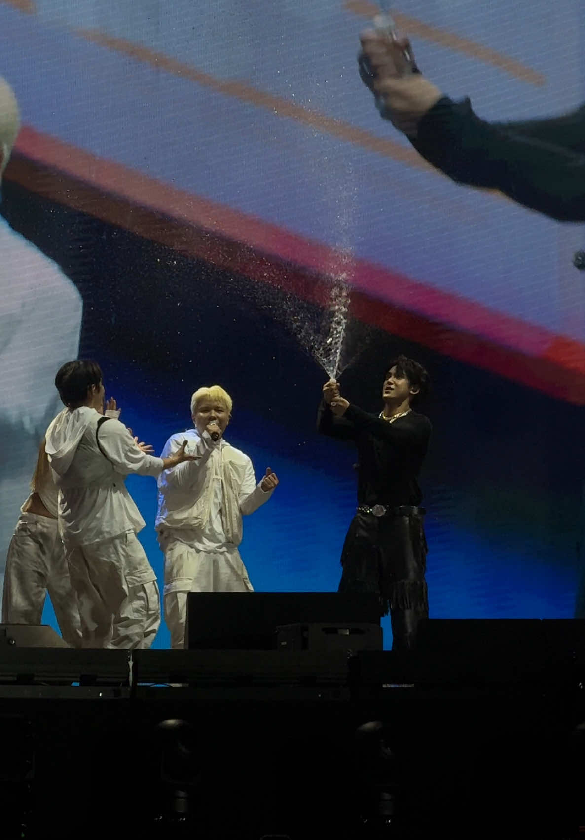 AND THATS ON VOCALS!  #DreamConcertAbuDhabi #kpop #seventeen #carat #ajunice 