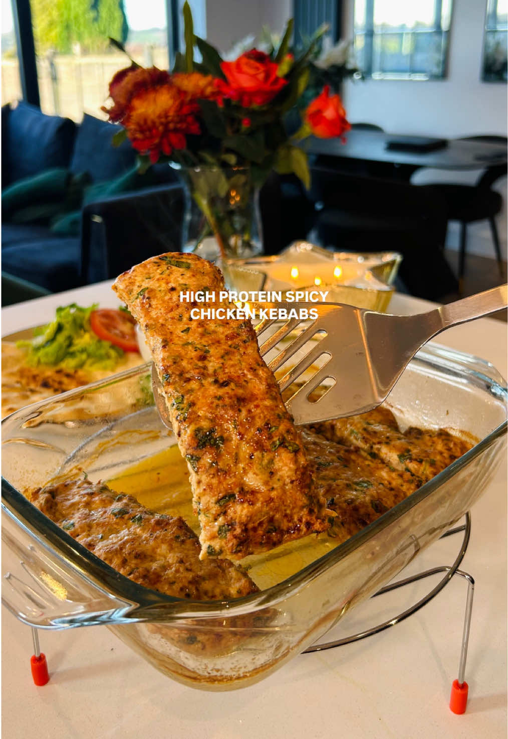 High protein lunch recipe, Spicy chicken kebabs. Perfect for meal prepping and will last in the fridge for up to 3 days! Click save and share/tag somebody looking for easy macro friendly meals.  The kebabs are quite spicy so if you don’t do heat, leave out the chilli flakes and just do 1/2 tsp of cayenne pepper.  Follow me for more @jadecarolanfitness Macros👇 Calories 604 Protein 48g Fat 20g Carbs 55g Ingredients👇 500g 6% fat chicken mince 2tsp garlic 1tsp chilli flakes 1tsp black pepper 1tsp oregano 1tsp cayenne pepper 1tsp cumin 1tsp paprika 1tsp garam masala salt  fresh parsley fresh coriander 1tbsp olive oil 200g greek yoghurt 1tsp garlic fresh coriander salt and pepper 4 flatbreads I used @M&S UK  lettuce cucumber tomato pickled onions Combine chicken mince with all of the seasonings listed, mix well then add to an oven dish with olive oil. Separate into equal parts then bake in a preheated oven for 25 mins at 200.  Serve with a flatbread, salad and yoghurt sauce! Let me know if you try! - - - - #EasyRecipes #highproteinrecipes #healthyrecipes #kebab 