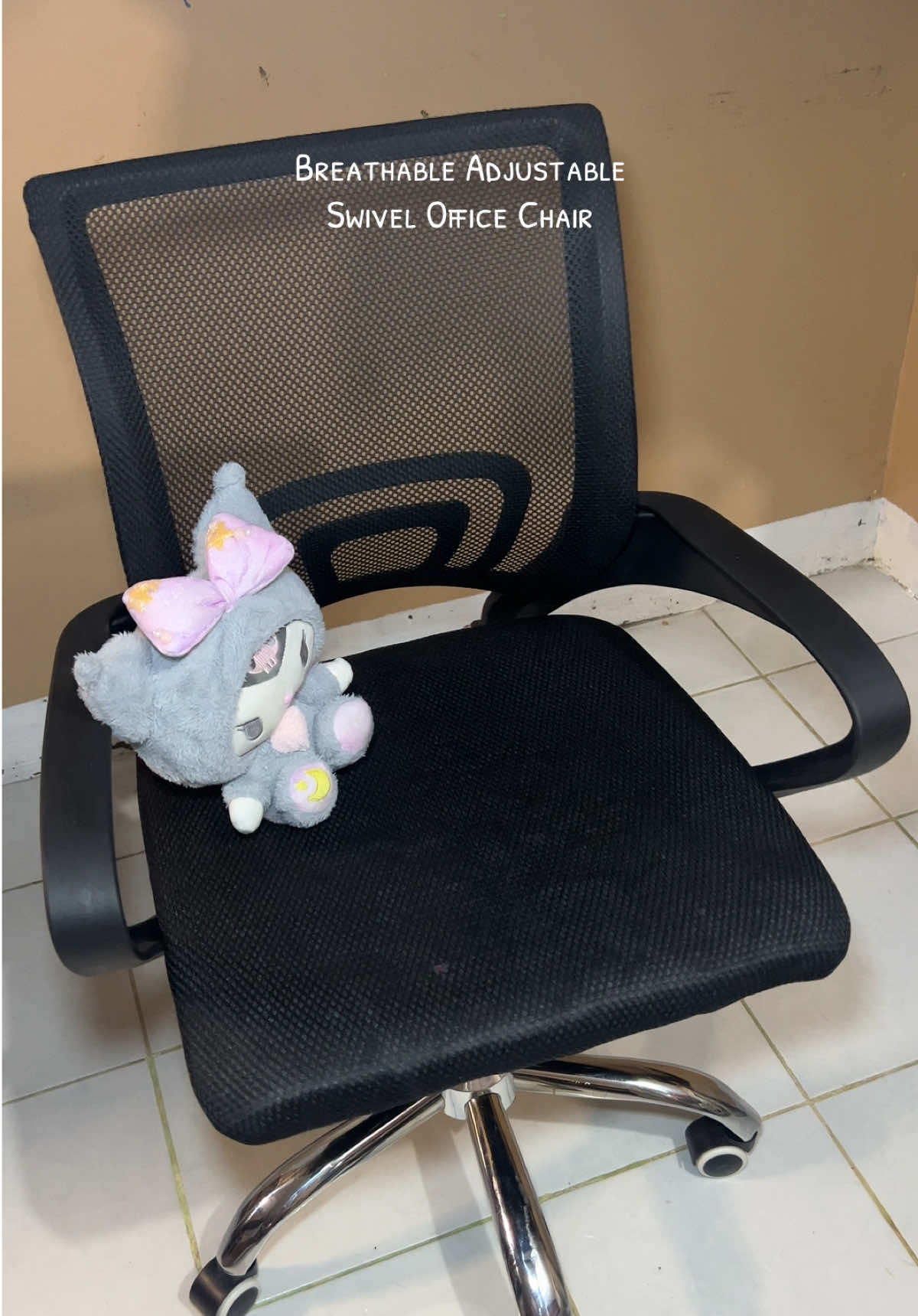 Upgrade your workspace with comfort! This breathable swivel office chair is designed for long hours of studying, working, or gaming. It features an adjustable height, ergonomic back support, and a smooth 360° swivel for easy movement. #officechair #ergonomicchair #swivelchair #studychair #computerchair 