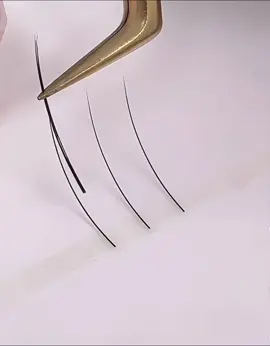 Cách đặt sợi mi sao cho đúng:  - Sợi 1: Ngửa cổ tay quá ❌❌ - Sợi 2: Cong cổ tay quá ❌❌ - Sợi 3: Đặt sợi mi giả song song sợi mi thật ✅✅ #noimitayninh #tipnoimi #qmlashes #noimidouyin #uonmichuyennghiep 