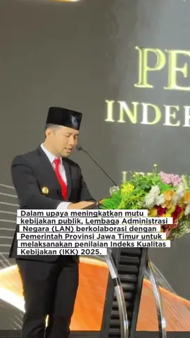 Wakil Gubernur Jawa Timur, Emil Elestianto Dardak pas nyampein sambutan nang Penganugerahan Indeks Kualitas Kebijakan 2025 nang Surabaya.  Sak keseluruhane, 6,41 persen instansi oleh predikat unggul, 22,22 persen “sangat apik”, 25,43 persen “apik”, 21,37 persen “cukupan”, lan 24,57 persen kategori “kurang”. Pemprov Jawa Timur oleh predikat unggul tingkat provinsi sing diterimo karo Sekdaprov Jatim, Adhy Karyono. Nang tingkat kabupaten, predikat unggul diraih Kabupaten Lamongan, Kota Surabaya & Kota Malang oleh predikat unggul tingkat kota. Acara iku yo ditekani teko Staf Khusus Menteri PANRB Bidang Pengendalian Mutu & Prinsip Meritokrasi, Tasdik Kinanto; Kepala LAN RI, Muhammad Taufiq; Wakil Gubernur Jawa Timur, Emil Elestianto Dardak; Sekda Provinsi Jawa Timur, Adhy Karyono; para Bupati & Wali Kota.