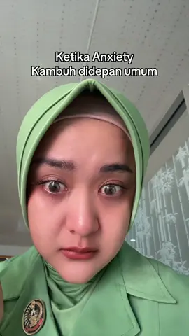 Tiba tiba panik cemas gemeter dada sesak Air mata kaya ga bisa dibendung bingung lari sembunyi takut dilihat orang