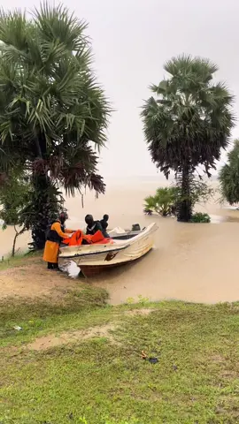 News Alert > மழை வெள்ளம் காரணமாக இன்று கிரான் பாலம் முற்றாக தடைப்பட்டு பிரதேச செயலகத்தினால் படகு சேவை இலவசமாக இடம்பெற்றது.26/11/2025