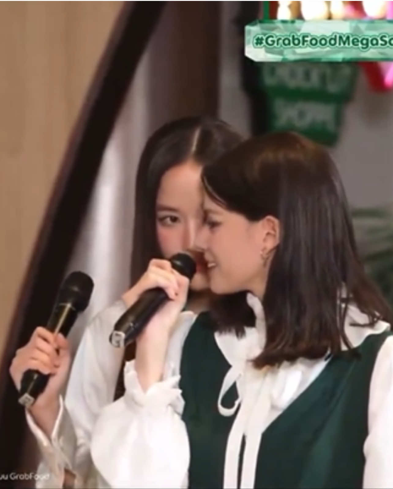 FREENBECKY LOVE GRAB FOOD #GrabFoodMegaSalexฟรีนเบคกี้ #FreenBecky #freensarocha #beckyarmstrong