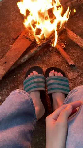 Thoiii thì đừng để ý cái dép haaa🥲