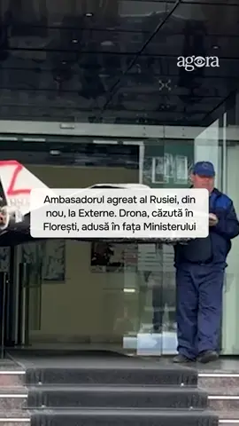 🟥Ambasadorul agreat al Federației Ruse la Chișinău, Oleg Ozerov, a ajuns la Ministerul Afacerilor Externe al R. Moldova.  ↪️Convocarea acestuia are loc în contextul în care mai multe drone au survolat spațiul aerian al R. Moldova, iar una s-a prăbușit în raionul Florești. ➡În fața MAE a fost adusă drona Gerbera, de fabricație rusească, care a căzut în Cuhureștii de Jos, raionul Florești.