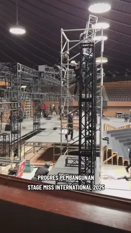inilah stage @missinternational.ica 2025 yang dalam. tahap pembangunan #puteriindonesia #fypシ゚ #pageant #yayasanputeriindonesia #missinternational 