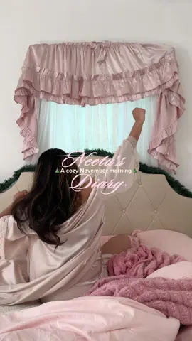 November mornings 🎄☕️ #morningroutine #cozymorning #pinkaesthetic #christmasdecor #girlytok 