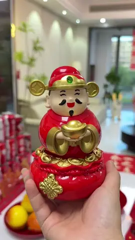 Ông Thần Tài lắc lư năng lượng mặt trời ☀️  Sản phẩm ở giỏ hàng trong trang em ạ❤️ #trangtritet #ongthantai #tuongthantai #xomtrangtri #tet2026 