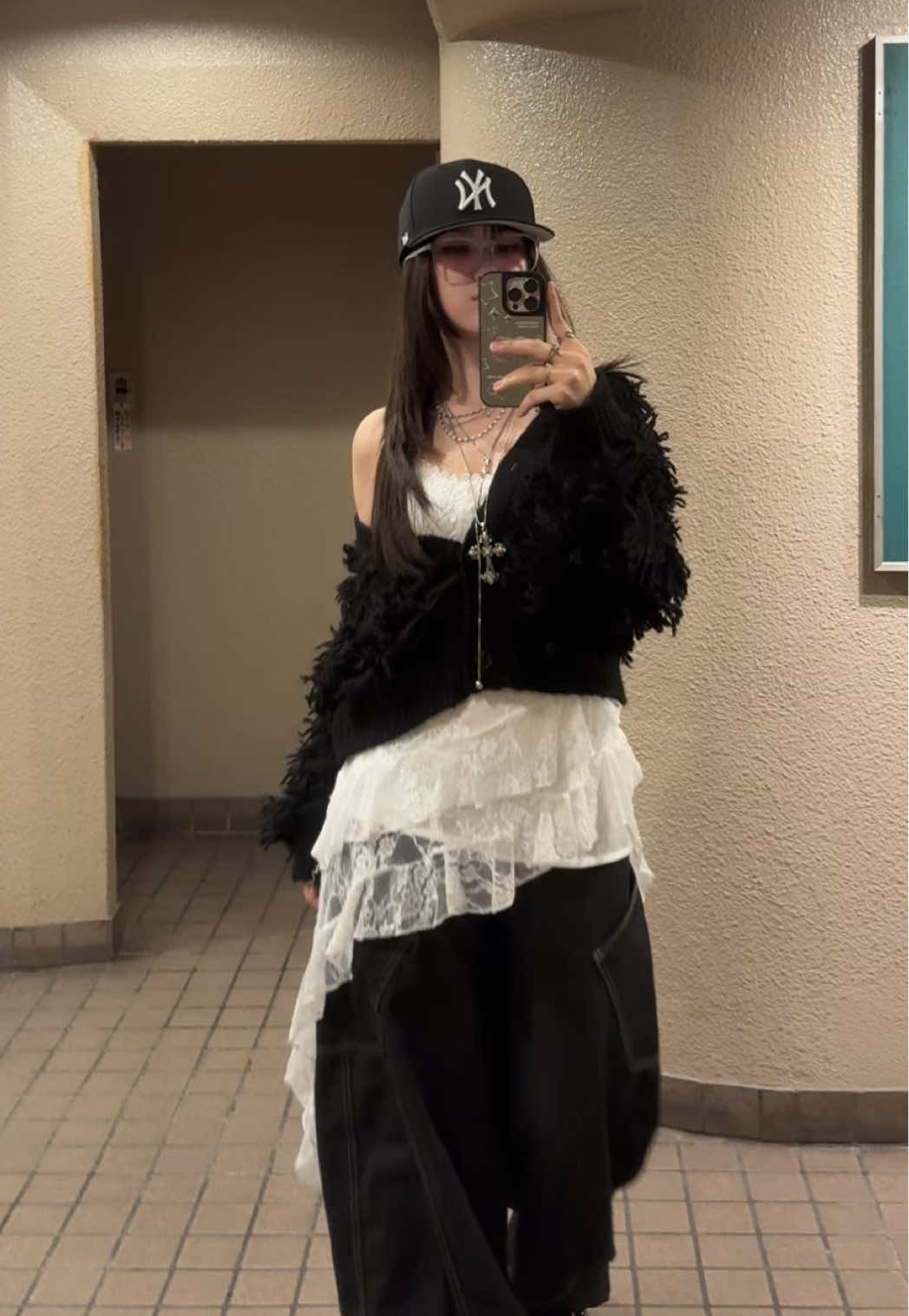 I’m so obsessed w this look and also monochrome fits>>> #OOTD #streetwear #outfitinspo