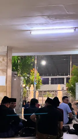 se nyaman itu nungguin  hujan reda berjam jam di sunan ampel😇#ziarah #sunanampel #creatorsearchinsight #wisatareligi #sunanampelsurabaya 
