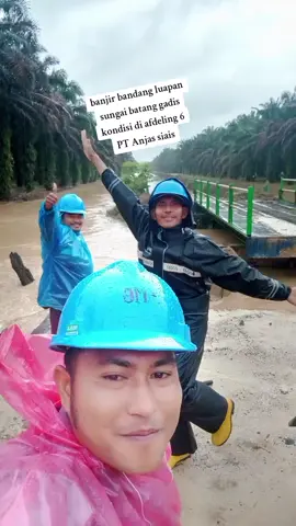 #pt Anjas siais masih dilanda banjir luapan sungai batang gadis,,TETAP WASPADA KAWAN KAWAN DI MANPUN BERADA,,KARNA CUACA SAAT INI SANGAT EXTRIM,,CURAH HUJAN MASIH TINGGI#vidiotrend #potofypシ゚viral_fypシ゚viral #vidiotrending022 