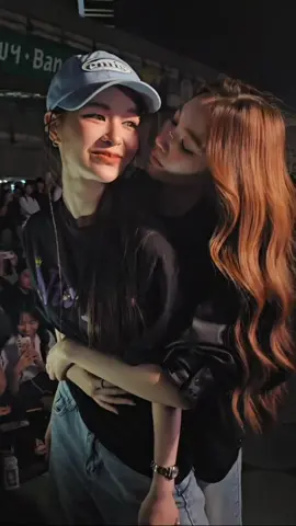 CEO zới nhân ziên cứ thản nhiên bồng bế ôm ấp thơm thít❤️,mới cưới là zậy đó 🦦 P/s: CEO nay đội mũ cuốn quá bây 😌 #TKphinyanech  #nurdesoraya 