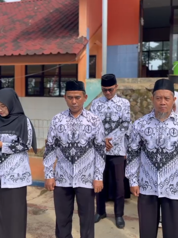 SELAMAT HARI GURU NASIONAL #smpn2wado 