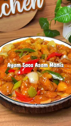 Asli, ini enak banget😍✨ Gaskeun recook🫵 Bahan 1: •500 Gr Ayam •1/2 Saset Desaku Marinasi •2 SDM Tepung Maizena •2 SDM Air Bahan 2: (Tumis) •1 Buah Bawang Bombai •2 Buah Cabe Merah/Hijau (buang bijinya) •2 cm Jahe •1 Batang Daun Bawang Prei •3 SDM Margarin (untuk menumis) Bahan 3 : •3 SDM Saos Tomat •2 SDM Gula Pasir •1 SDM Kecap Asin •1 SDT Cuka •1 Saset Desaku Bawang Putih Bubuk •1 SDT Tepung Maizena •1/2 SDT Ladaku Merica Bubuk •125 ml Air #ayamasammanis_satset #ayamgoreng #BumbuAjaib #resepsatset_rudy #masakansimple 