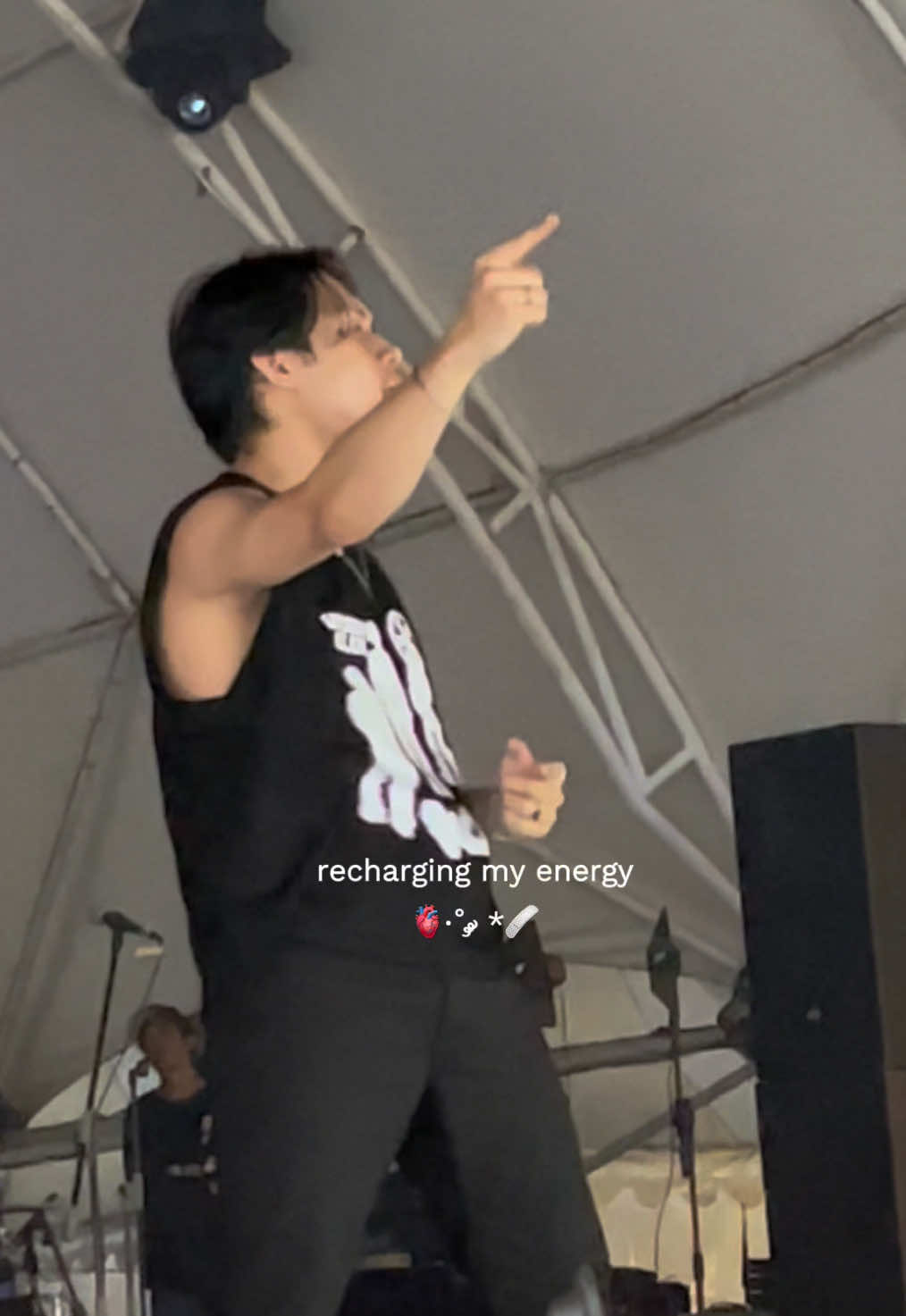 24 mei 2025✨ Pertama kali nonton rony secara langsung,pertama kali nyanyi bareng, dan pertama kali seru-seruan bareng yg lain 🫶🏻 ♾️ #konsermusik #takadaujungnya #ronyparulian #fypage #rechargingenergy 