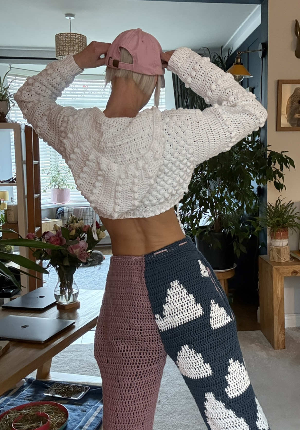 Head in the cloud ☁️🌸☁️ #crochethoodie #croppedhoodie #fashiondesigner #crochetfashiondesigner #crochetclothes 