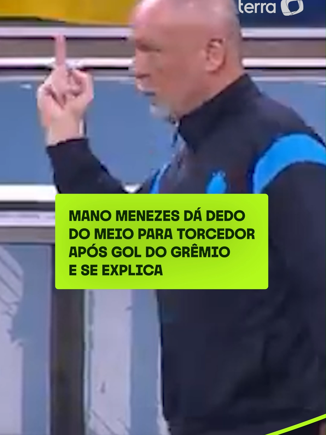 O QUE VOCÊ ACHOU, GREMISTA? Mano Menezes 'extravasou' quando o tricolor empatou o jogo com o Palmeiras em Porto Alegre, e começou a reação rumo à virada. Ele virou para um torcedor na arquibancada e lhe apontou a 'linguagem universal' do dedo do meio. Na coletiva, o treinador se explicou e disse que estava sendo xingado por esse indivíduo, cobrando também respeito nos estádios. #terraesportes #futebol #grêmio #palmeiras #manomenezes