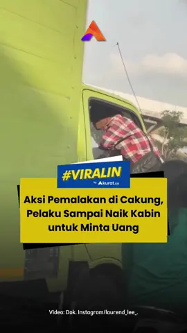 Pria yang memakai baju kotak-kotak itu bahkan menaiki kabin kendaraan untuk memaksa meminta sejumlah uang. Sempat terjadi cekcok antara sopir dan preman tersebut, namun akhirnya pengemudi truk kembali melanjutkan perjalanannya. Video aksi premanisme dan pemalakan ini pun mendapatkan respons dari Polres Metro Jakarta Timur dan sedang ditangani oleh unit reskrim Polsek Cakung. 🎥: Dok. Instagram/laurend_lee_. #viral #pemalakan #premanisme #cakung #akuratco