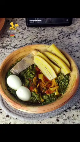 Delicious, organic, and straight from the local kitchen. #cooking #spinach #ghanafood #local #tik 