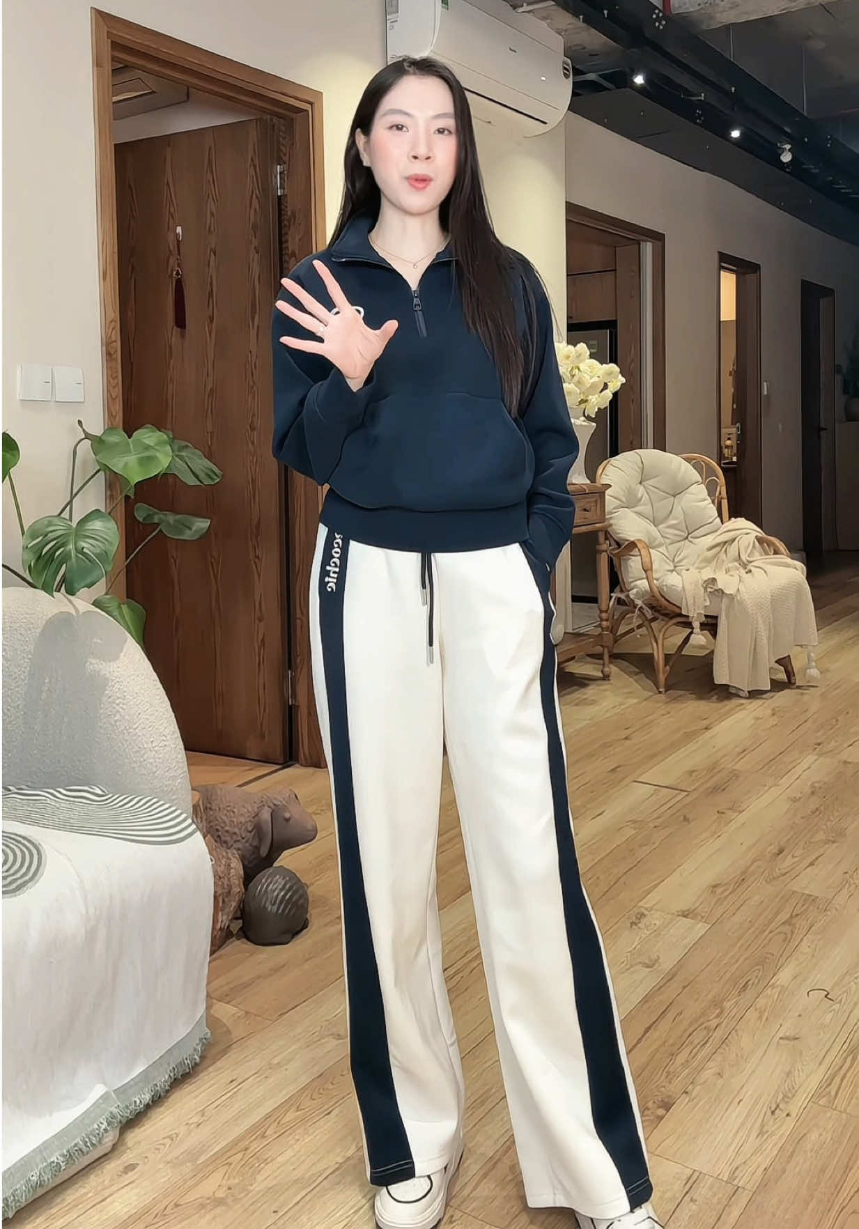 Form rộng vừa phải, che dáng đẹp, mặc lên trẻ trung năng động. #linhlunglieng #bodoni #setboni #ecochic 