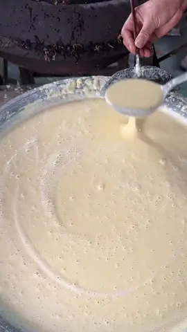 Mẹ tôi chiên bánh này mỏng dính luôn, đỉnh thật! #bánhngô #amthuc #trinhthuc #trinhthucbinhthuong