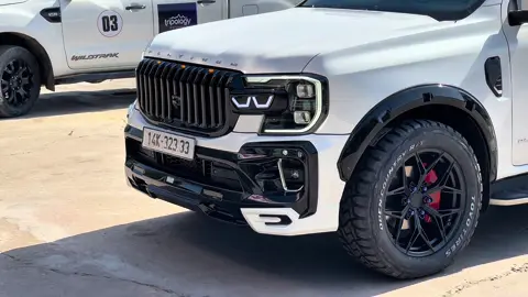 Everest 2025 Platinum độ full ngoại thất toàn đồ xịn thái lan. Ae nào chơi alo….