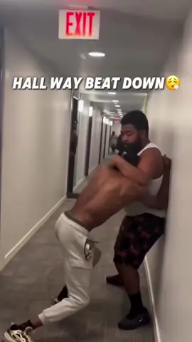 The stationary high guard is not a good defense in a fight  #mma #boxing #UFC #muaythai #combat