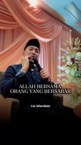 Sabar bukan berarti pasrah tanpa usaha, diam tanpa ikhtiar, atau menerima kezaliman begitu saja. Sabar adalah terus taat ketika berat, terus menahan diri dari maksiat, dan terus bertahan di jalan yang benar meski banyak godaan. 🍃 وَاصْبِرْ وَمَا صَبْرُكَ إِلَّا بِاللَّهِ “Bersabarlah, dan kesabaranmu itu semata-mata karena Allah.” (QS. An-Nahl: 127) ⸻ Kesabaran itu justru tanda kekuatan iman: • kuat menahan lisan dari keluh kesah berlebihan, • kuat menahan tangan dari balas dendam, • kuat menahan hati dari berburuk sangka pada Allah. Sabar bukan untuk orang yang lemah, tapi untuk hati yang yakin bahwa setiap takdir Allah mengandung kebaikan, meski mata belum melihatnya hari ini. 🌙 💫 Ebook “Doa-Doa untuk Jiwa yang Ingin Bahagia” 📖 Karya Ustadz Irfan Rizki Haas 🕊 130 halaman doa penyuci hati & penguat jiwa 💬 Termasuk doa-doa agar dikuatkan dalam sabar, dijauhkan dari putus asa, dan ditetapkan hati dalam ridha kepada Allah 📩 E-book langsung dikirim ke email, Sahabat ✨ 📱 WA: 0851-7999-7020 🔗 lynk.id/haasstore Kesabaranmu hari ini bukan bukti kamu lemah, tapi bukti kamu memilih cara yang paling mulia di sisi Allah. #SabarItuKekuatan #BukanLemahTapiTeguh #DoaBahagia #UstadzIrfanRizkiHaas #haasstore 