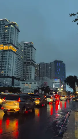 “jangan pernah ninggalin cerita cinta dimedan” #medan #fyp #rain 