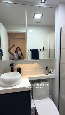 Links na bio - #banheiropequeno #espelheira #nichodesobrepor #banheiroazul 