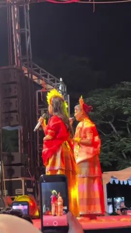 Manshi & Dhillah . Nyanyikan lagu indologo.  India & Indonesia  #hindisong #hindia #indiantiktok #pinrang #festivalpinrang2025 