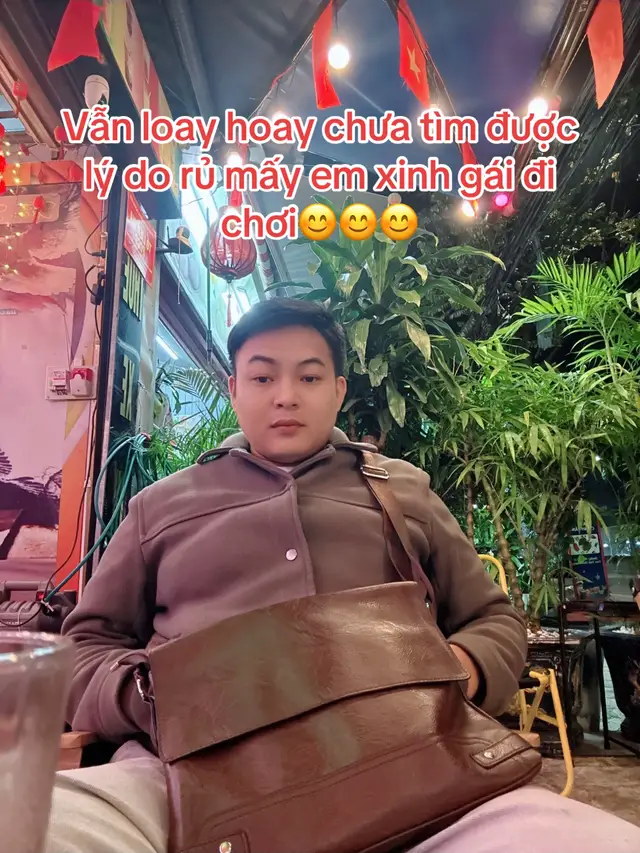 Vẫn loay hoay chưa tìm được lý do rủ mấy em xinh gái đi chơi😊😊😊