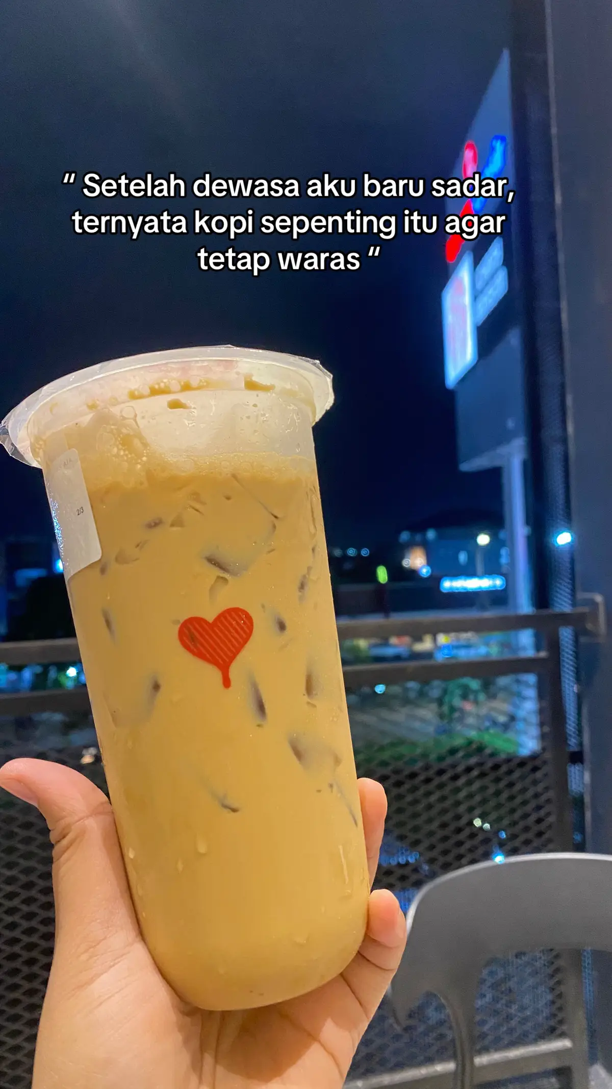 Kalo udah ngopi berarti sakitnya ga main main 🤣 katanyaaa 😜