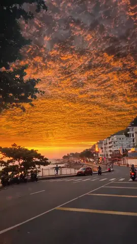 I love summer how’s like me#sunset #viral #fyp 