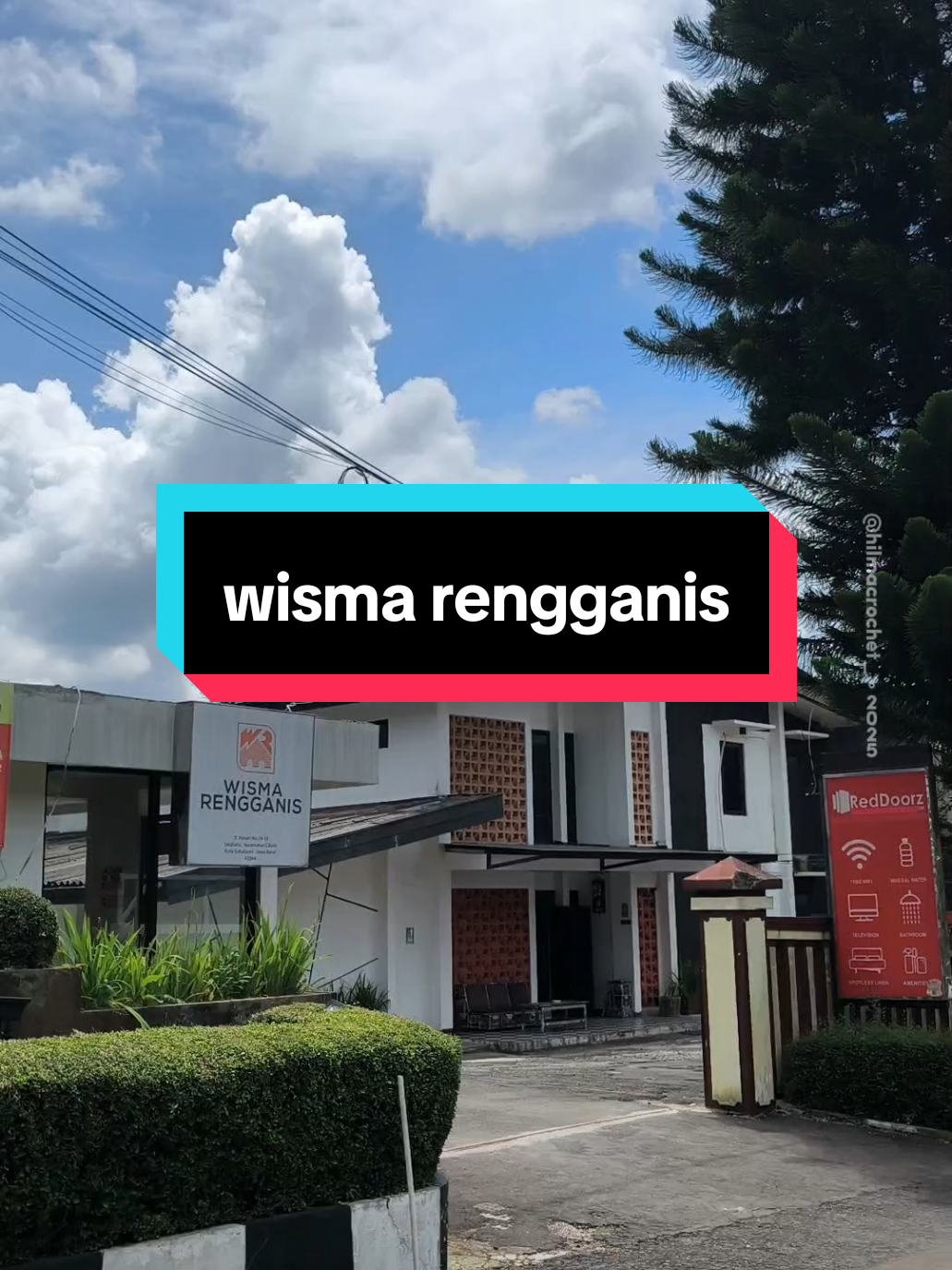 tempat yang cocok kalau kamu mau liburan di kota sukabumi, lokasinya strategis ada di pusat kota, dekat dengan tempat wisata, berbagai wisata kuliner sukabumi, alun2 lapang merdeka 👍🏻 booking via aplikasi @reddoorzid pasti dapat harga paling murah! Jangan lupa masukkan kode promo 