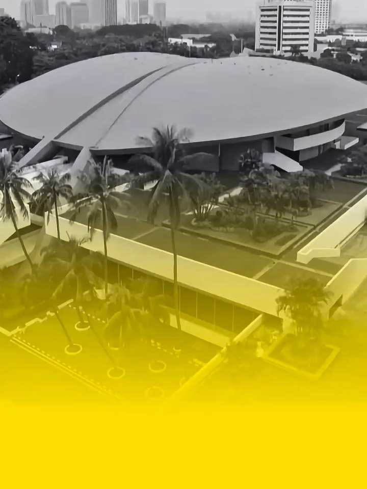 Ibu Dewi Yustisiana selaku perwakilan dari Dapil Sumsel 2 pada awal penyusunan agenda jadwal rapat komisi XII DPR RI, Masa Persidangan II Tahun Sidang 2025 - 2026, menindaklanjuti aspirasi dari Bapak Supriyanto (wakil bupati OKI) Supriyanto mengenai kebutuhan Jargas dan SPBN untuk mendukung para nelayan dan petani di kabupaten OKI, Ibu Dewi mengusulkan kepada Pimpinan Komisi XII DPR RI untuk juga dapat mengundang Pemda OKI  hadir bersama pemda lain untuk menyampaikan aspirasi daerahnya di sesi RDP bersama kepala BPH Migas yang dijadwalkan pada tanggal 24 November 2025. Bapak Bupati Muchendi mewakili Kabupaten OKI hadir menyampaikan aspirasinya mengenai kebutuhan jargas dan SPBN di OKI.  Ibu Dewi Yustisiana dalam kesempatan yang sama menyampaikan beberapa persoalan penting terkait ketersediaan dan distribusi kuota BBM di wilayah Dapil Sumsel II, khususnya Kabupaten Ogan Komering Ilir (OKI). Beliau menegaskan bahwa masalah ini telah berdampak langsung terhadap masyarakat, mulai dari sektor nelayan, pertanian, transportasi, hingga pelaku usaha kecil yang sangat bergantung pada BBM bersubsidi. Oleh karena itu, Ibu Dewi menilai bahwa perlu adanya evaluasi menyeluruh, penyesuaian alokasi, serta kebijakan yang lebih berpihak kepada wilayah yang bergantung pada sektor perikanan dan agraris dan perlunya percepatan birokrasi dalam penyediaan BBM di wilayah perairan dan kawasan terpencil. #suaragolkarsuararakyat #dprri #fraksigolkar #ogankomeringilir #bphmigas