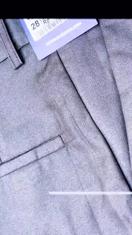 Celana dasar bahan adem gini jangan diragukan untuk kenyamanan saat dipakai#CapCut #fyp #celanabahanmengkilat 