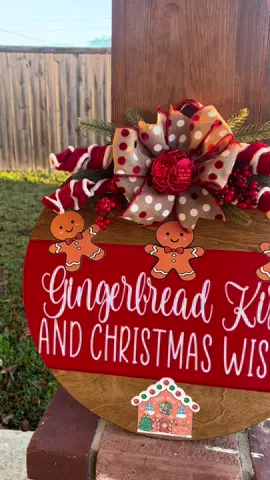 Gingerbread Kisses and Christmas Wishes 🎅🏾🤶🏾🎄#christmas #christmasdecor #Doorhanger #Crafting #DoorDecor 