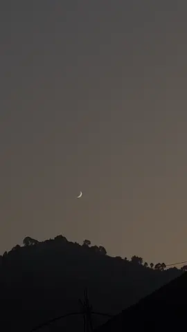 اب اور کیا کسی سے مراسم بڑھائیں ہم یہ بھی بہت ہے تجھ کو اگر بھول جائیں ہم صحرائے زندگی میں کوئی دوسرا نہ تھا سنتے رہے ہیں آپ ہی اپنی صدائیں ہم اس زندگی میں اتنی فراغت کسے نصیب اتنا نہ یاد آ کہ تجھے بھول جائیں ہم تو اتنی دل زدہ تو نہ تھی اے شب فراق آ تیرے راستے میں ستارے لٹائیں ہم وہ لوگ اب کہاں ہیں جو کہتے تھے کل فرازؔ ہے ہے خدا نہ کردہ تجھے بھی رلائیں ہم