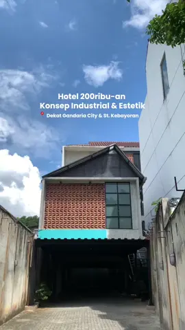 Nemu hotel di Jaksel yang konsepnya unik dan lokasinya strategis, deket banget ke Gandaria City dan Stasiun Kebayoran 🫣 Aku bookingnya lewat aplikasi RedDoorz langsung, dan pakai kode voucher YUKNGINEP supaya dapet diskon tambahan! ❤️ @RedDoorz Indonesia  #RedTRavelers #BerkeSANS  #JelajahJakarta